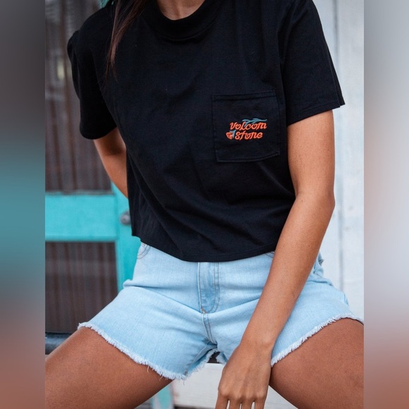 NWT - VOLCOM Pocket Dial Womens Pocket Tee - Size M - Picture 3 of 3